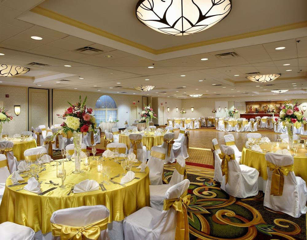 Clinton Inn Hotel & Event Center photo 13