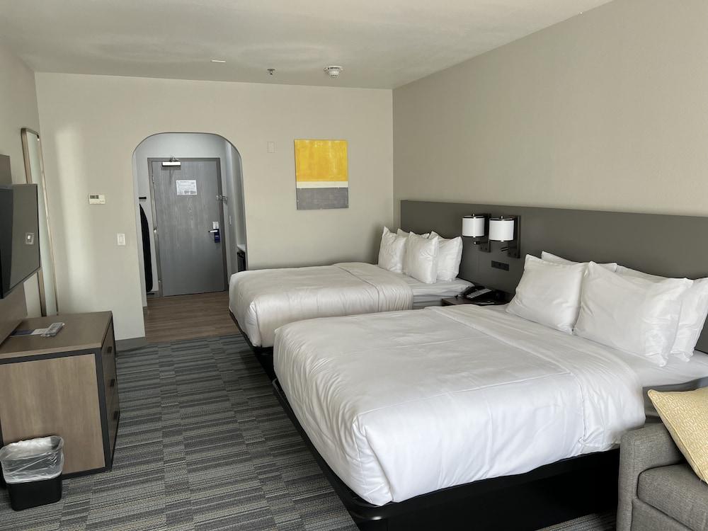 Comfort Inn & Suites photo 5