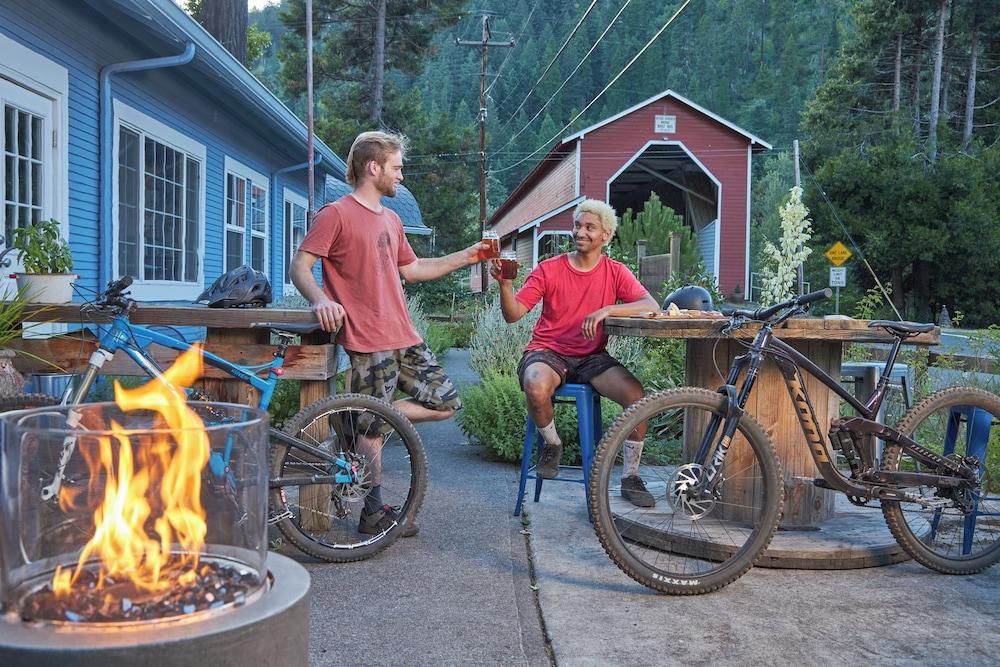 Westfir Lodge & Mountain Market photo 5