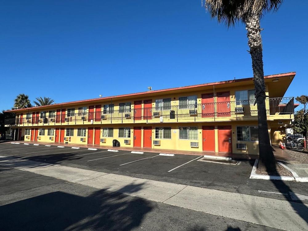 Hotel Avenida - Oceanside Camp Pendleton photo 19
