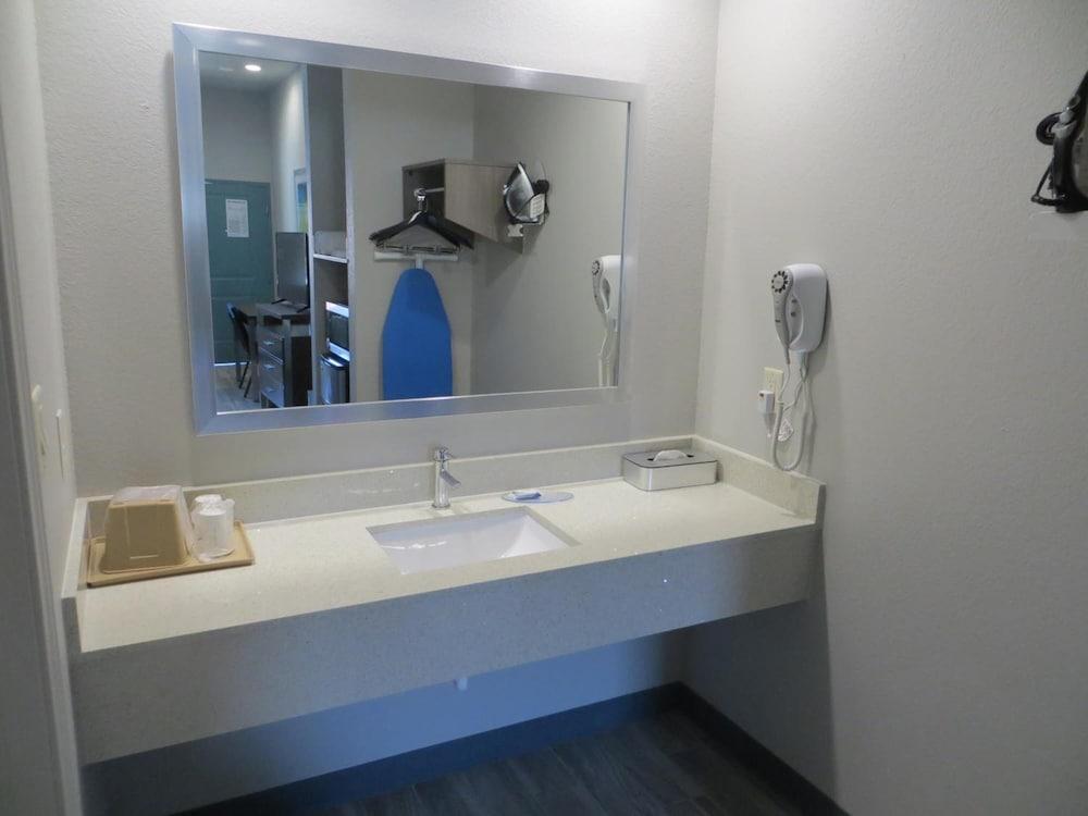 Hotel Blue - Woodlands photo 31