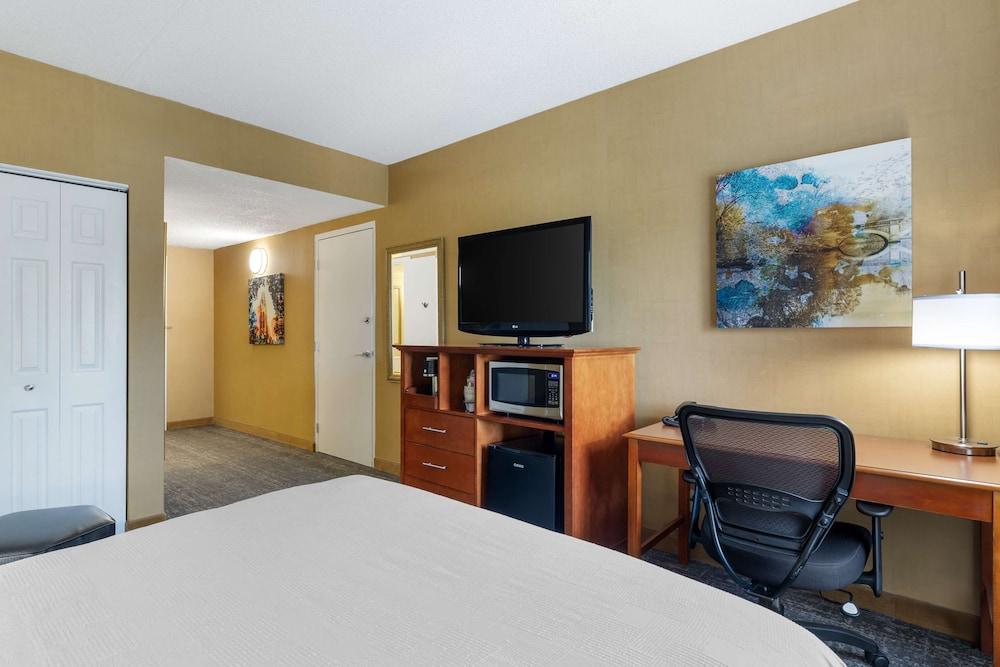 Clarion Inn North Haven - New Haven North photo 17