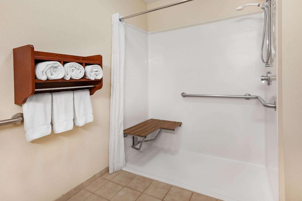 Days Inn by Wyndham Altavista photo 6