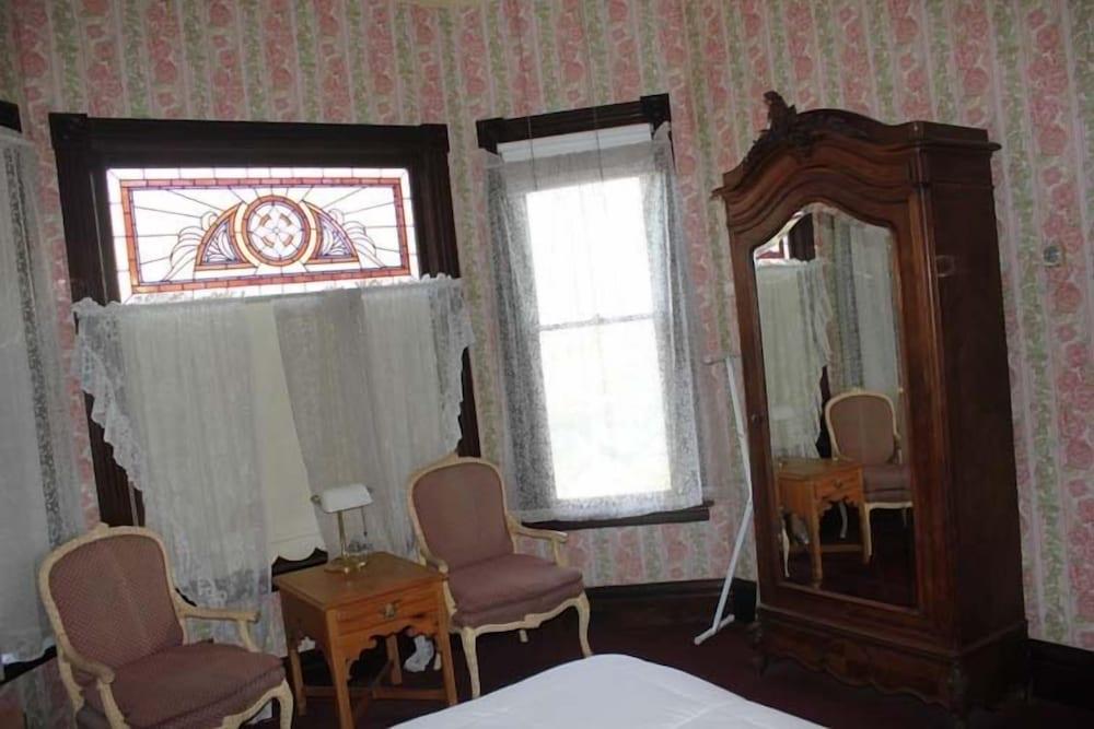 Irwin Street Inn photo 6