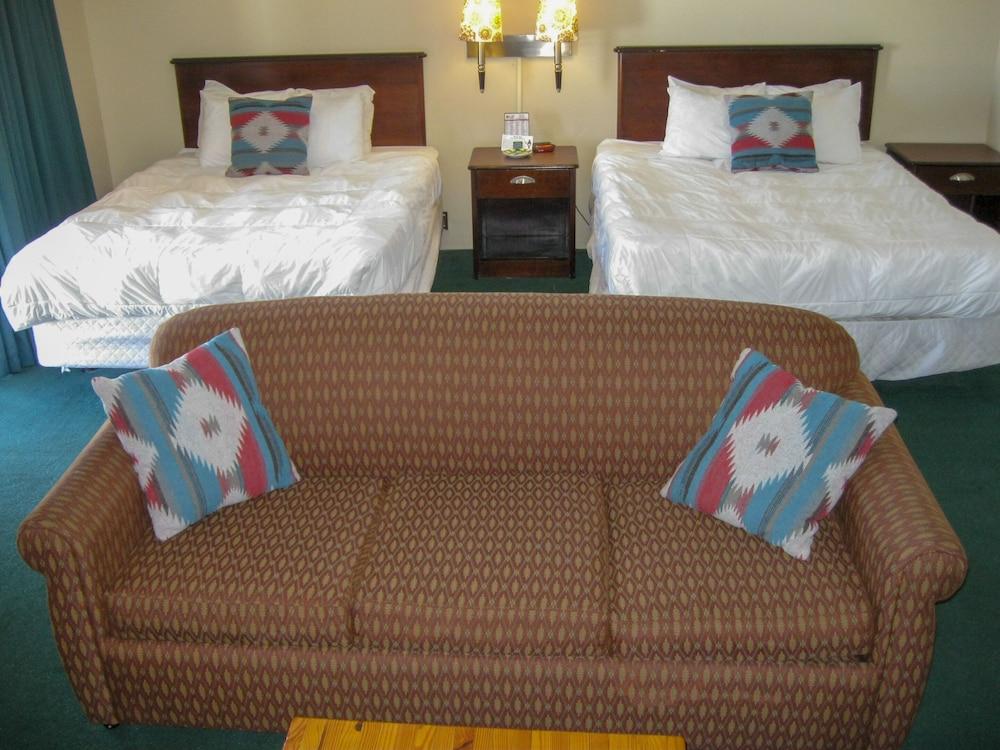 Cedar Hill Lodge photo 44