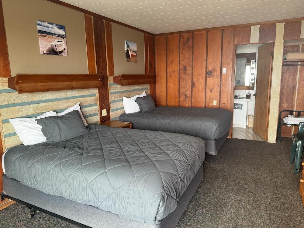 Sunset Oceanfront Lodging photo 26