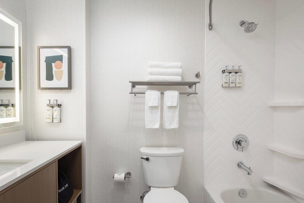 Holiday Inn & Suites Monterey Park Los Angeles by IHG photo 90