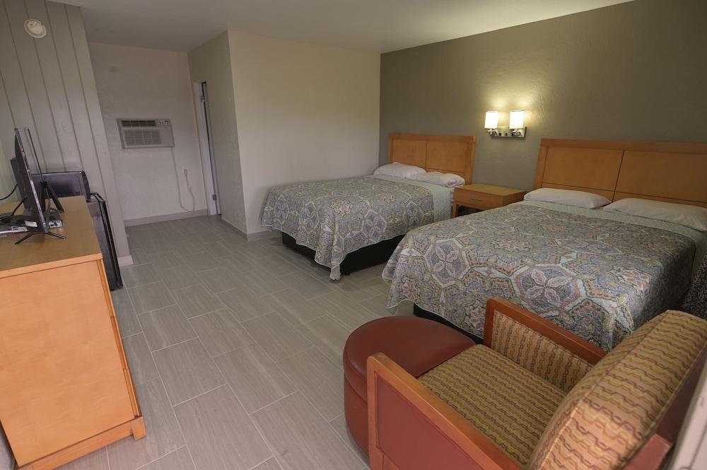 Deluxe Inn photo 9
