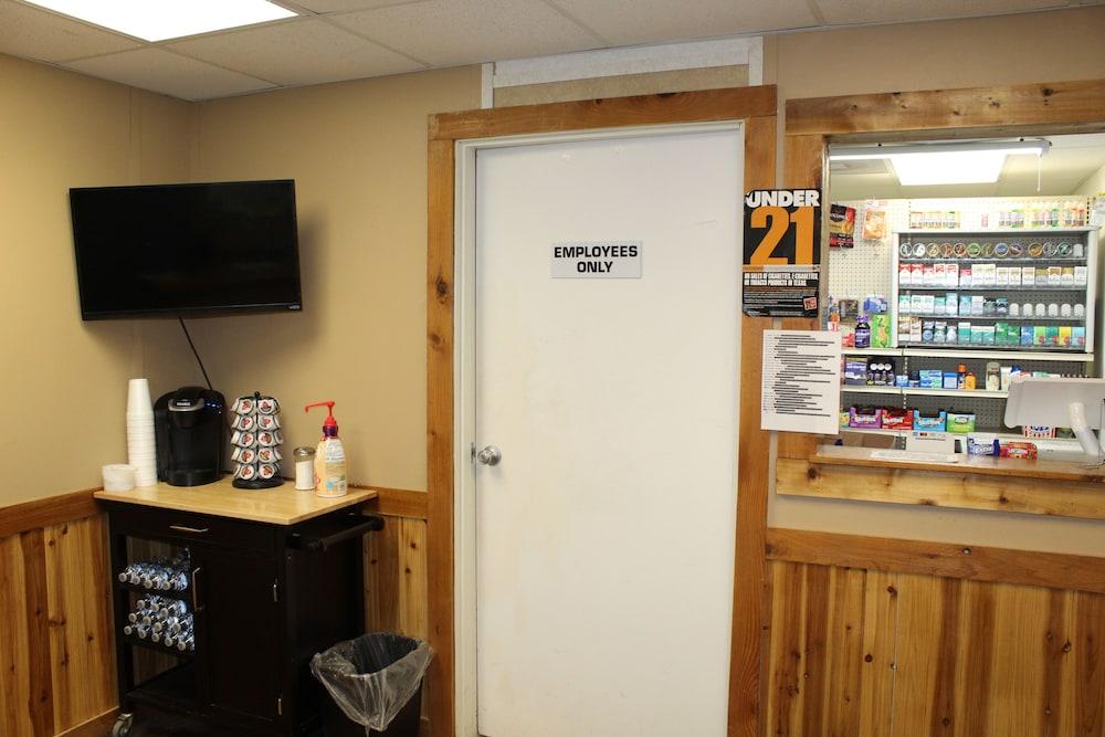Target Hospitality - Mentone Skillman Station Lodge photo 33