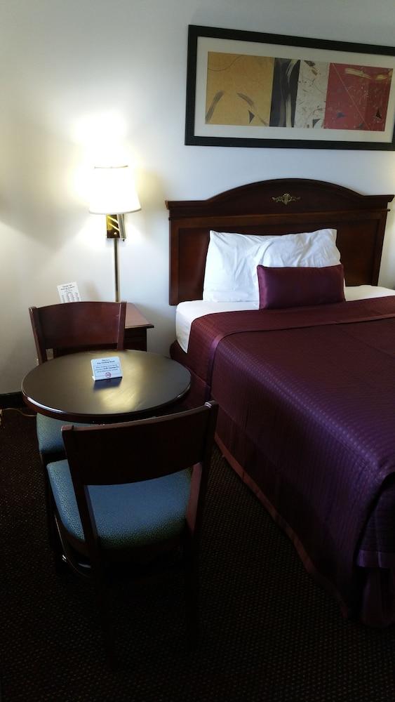 Hoosier Inn photo 8