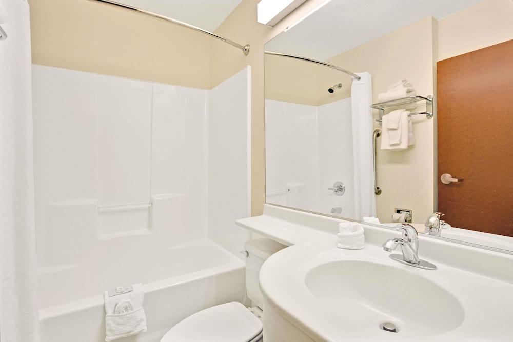 Microtel Inn & Suites by Wyndham Bryson City photo 9