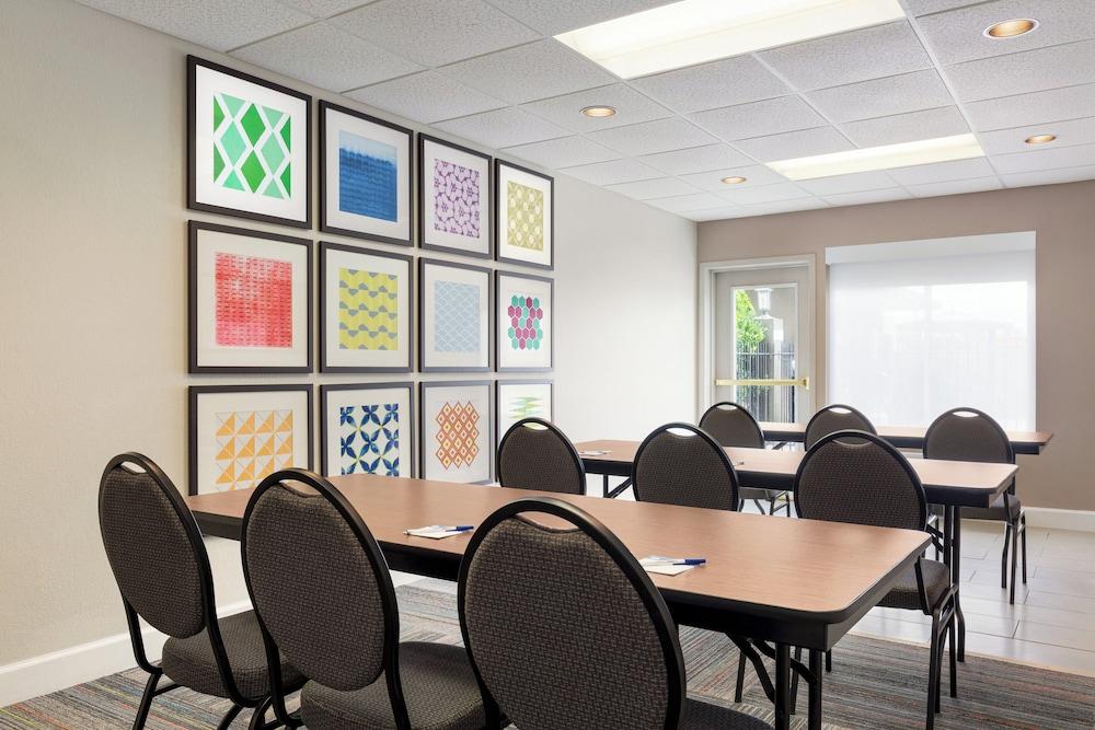 Holiday Inn Express & Suites Live Oak by IHG photo 53