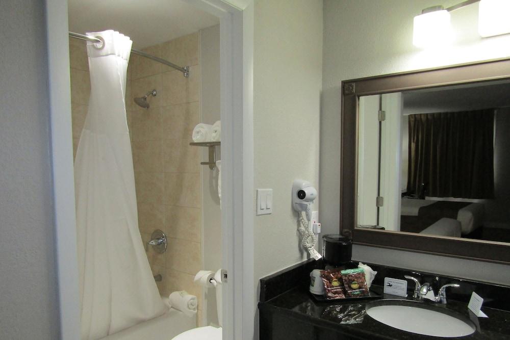 Quality Inn & Suites Kissimmee by The Lake photo 42