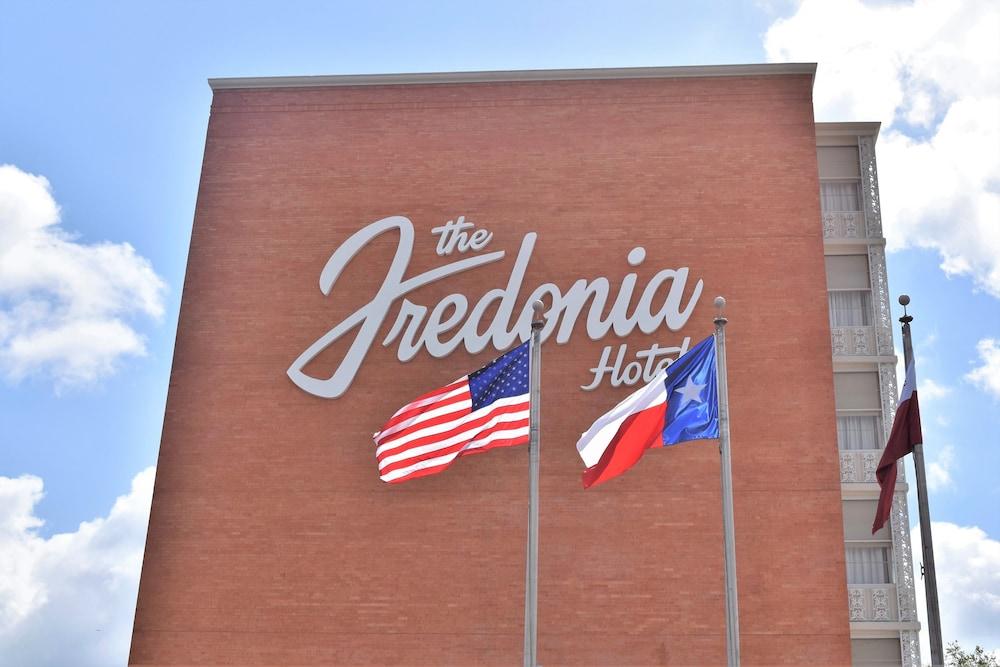 The Fredonia Hotel and Convention Center — hotel in Nacogdoches