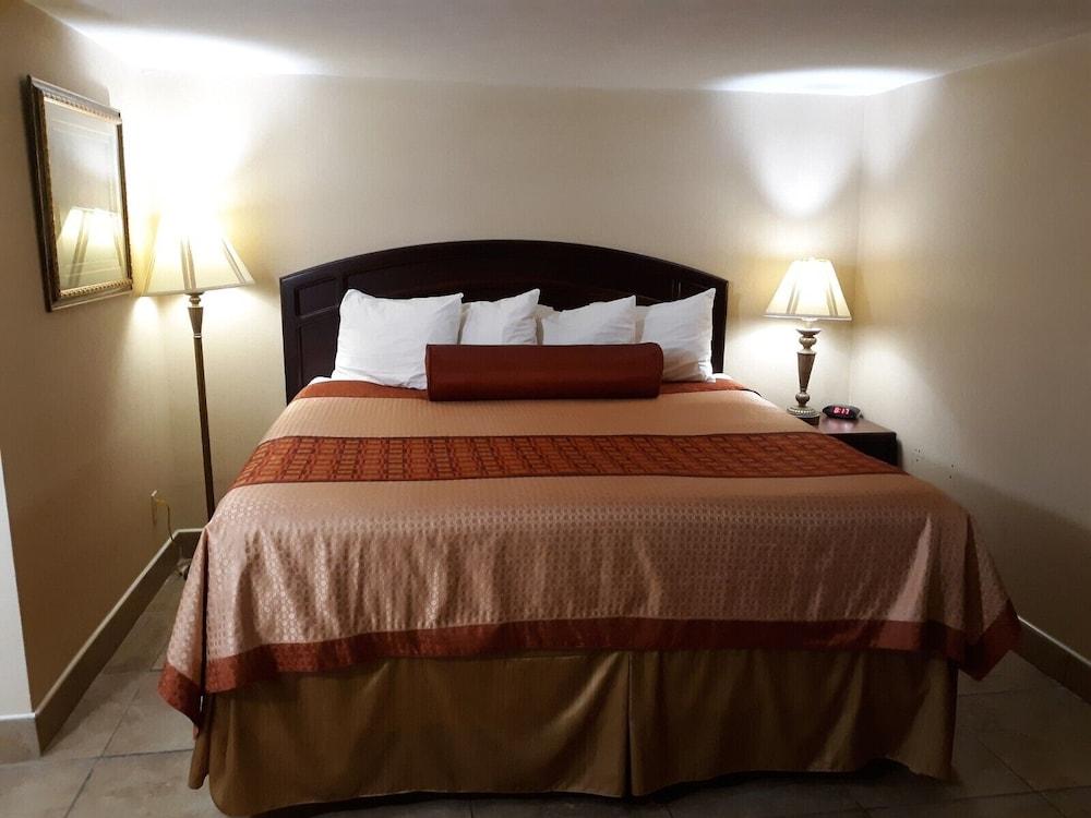 Rodeway Inn photo 13