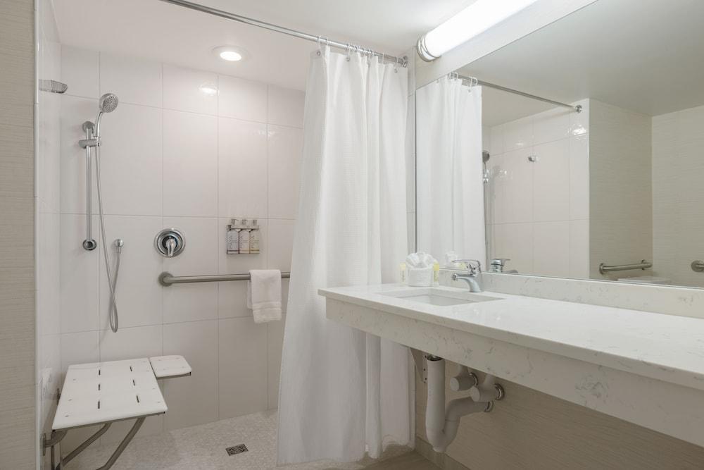 Port-O-Call Hotel photo 12
