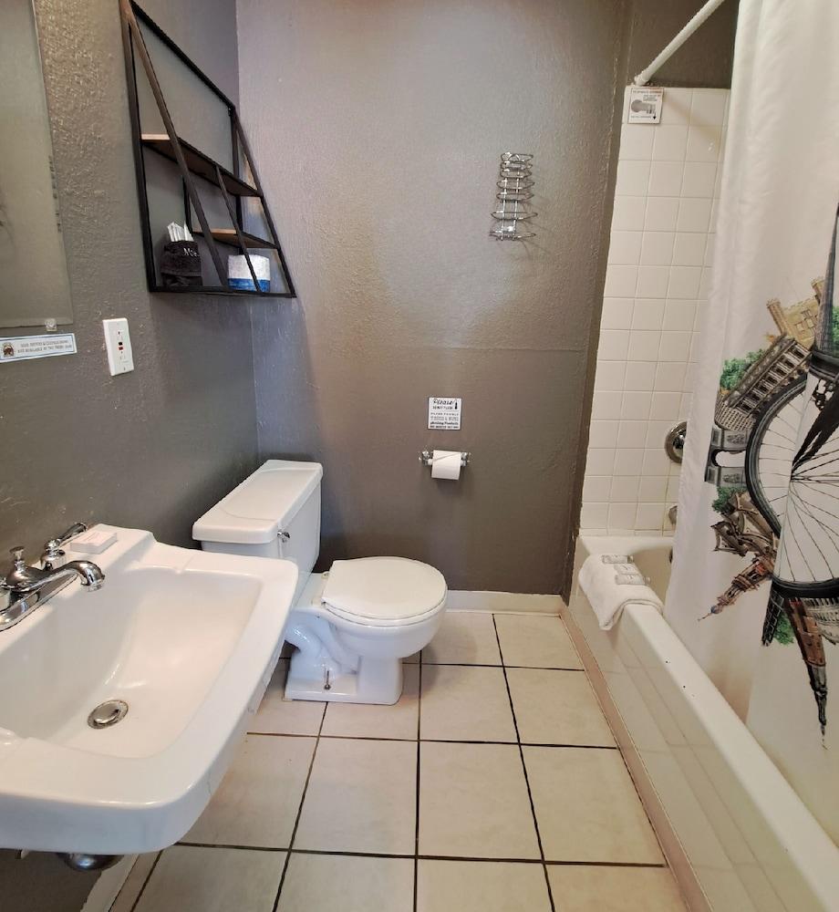 Buffalo Lodge Bicycle Resort photo 86