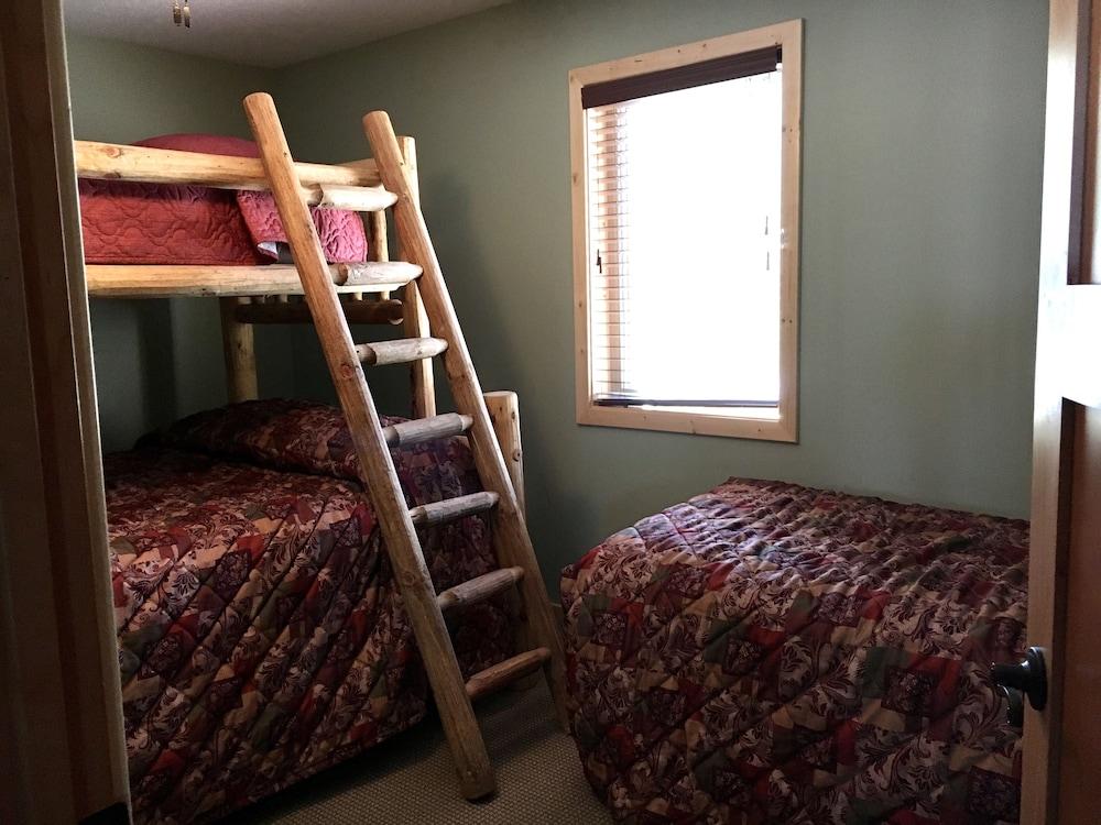 Sportsman's Lodge photo 19
