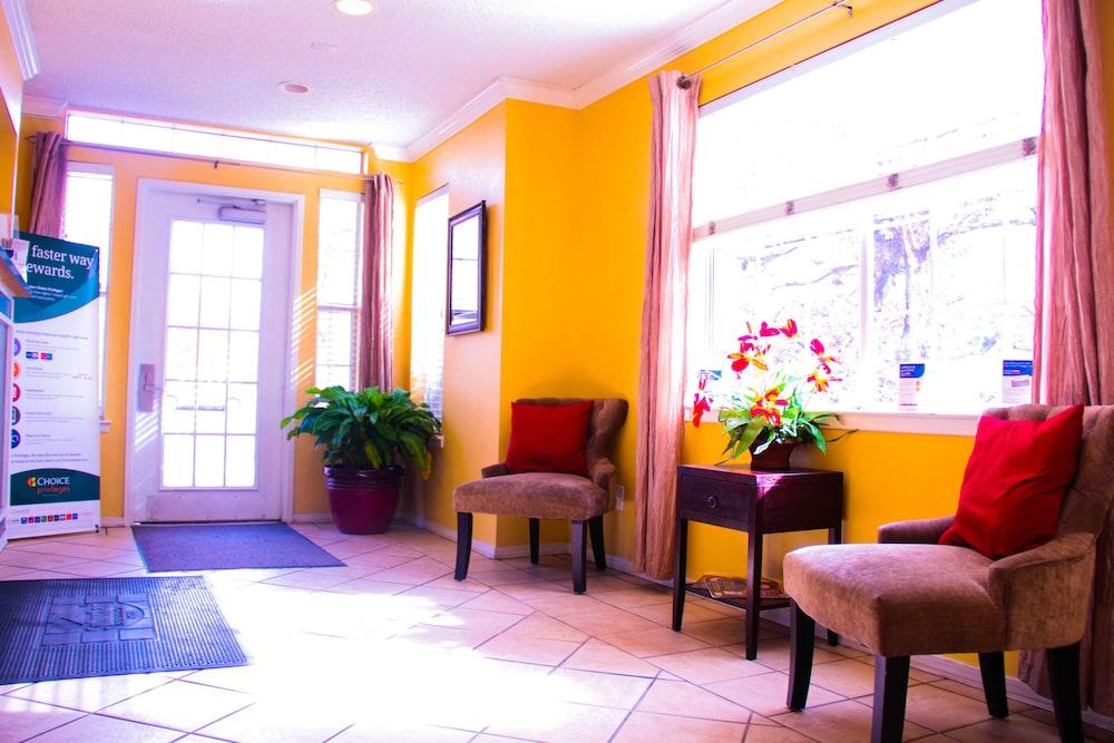 Suburban Studios Albuquerque Uptown photo 8