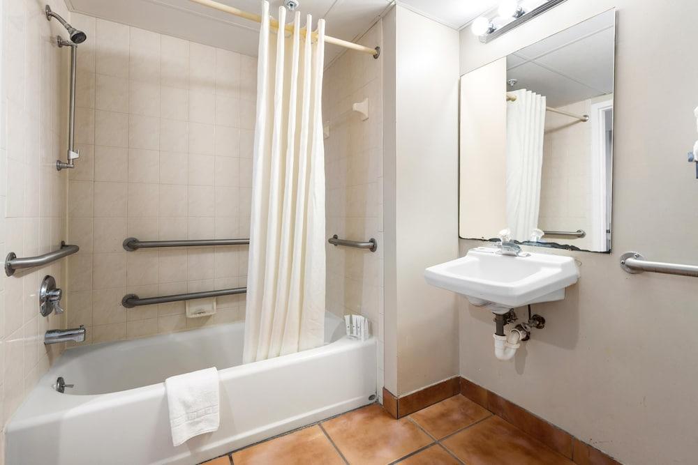 Tidelands Caribbean Hotel and Suites photo 12