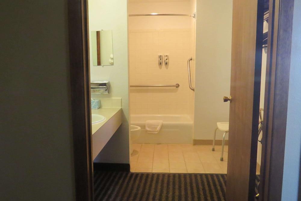 Travelodge by Wyndham Stratton photo 12