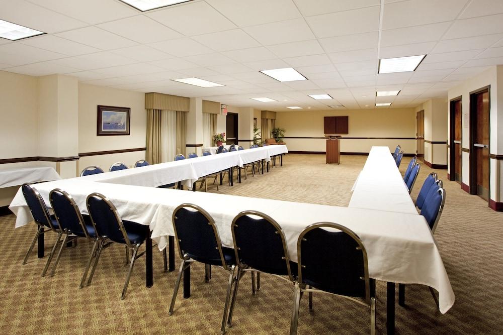 Lexington Inn and Suites photo 23