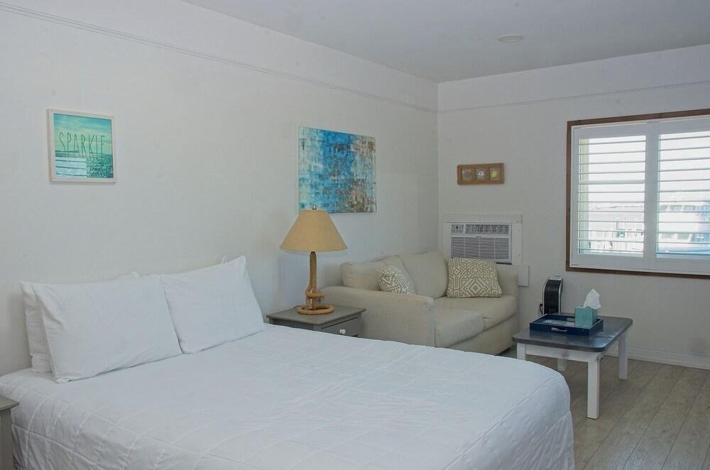 Vineyard Harbor Motel - Private Beach photo 64