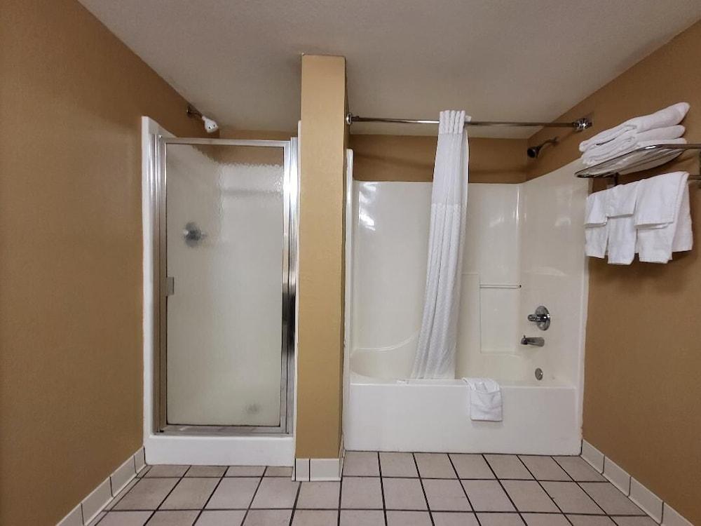 Starkville Inn & Suites photo 34