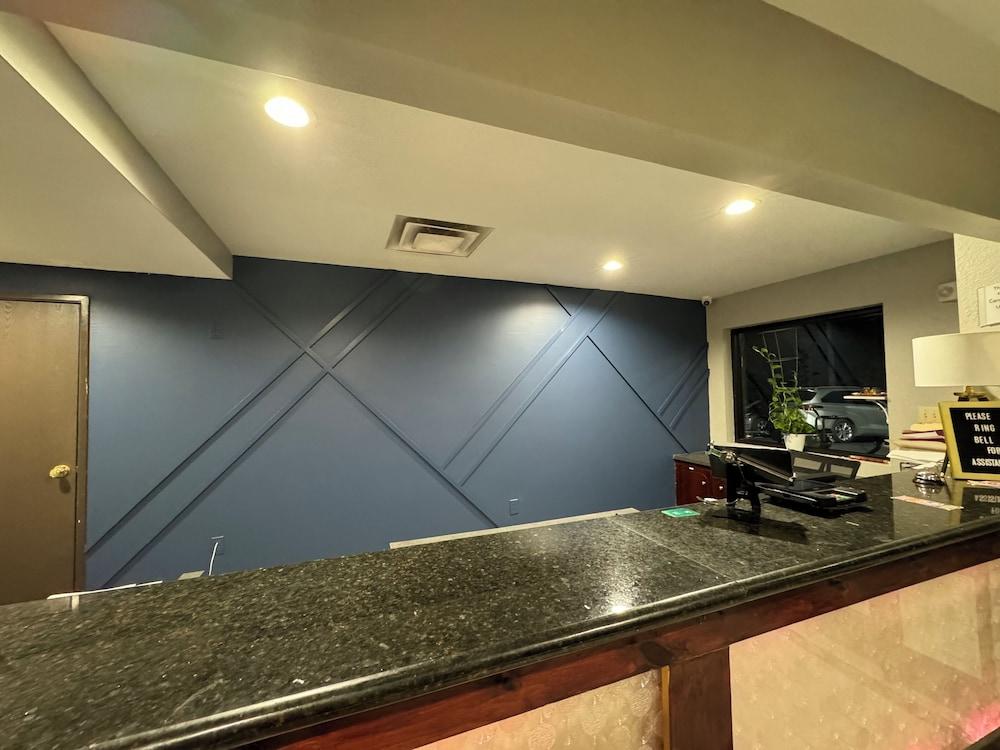 Econo Lodge Inn & Suites Centerville photo 3