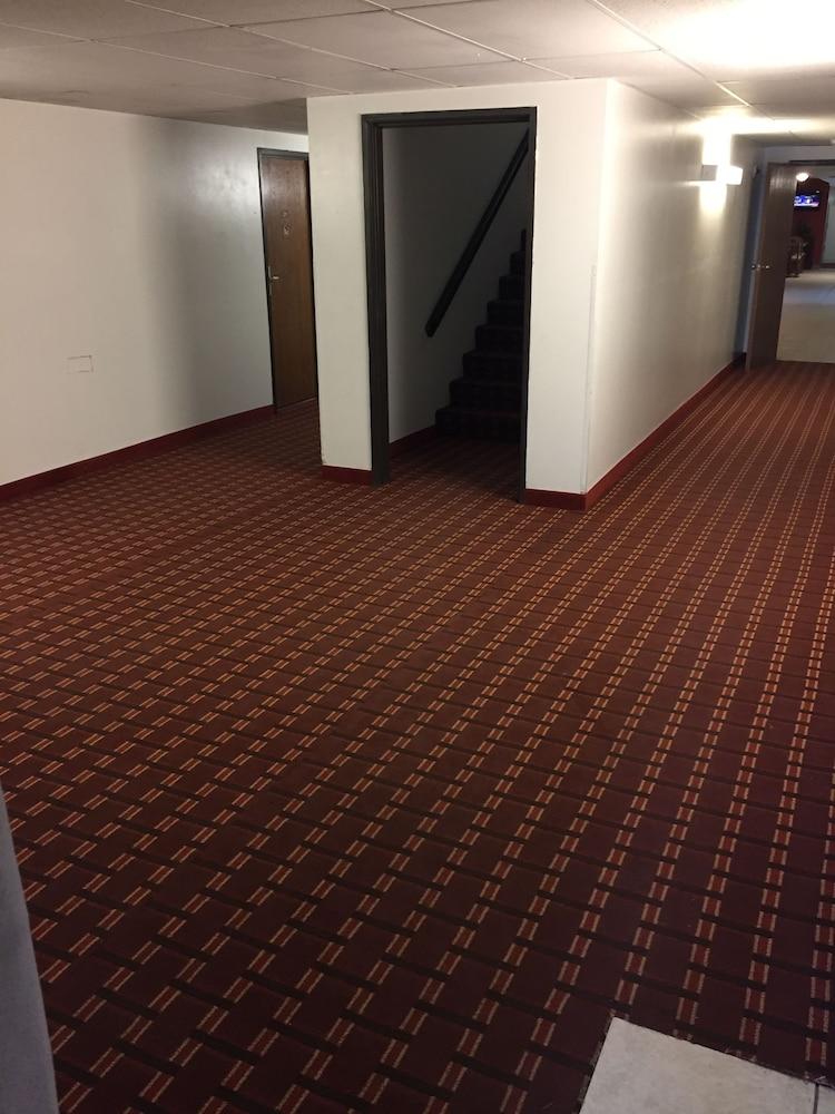 Luxury Inn & Suites photo 25