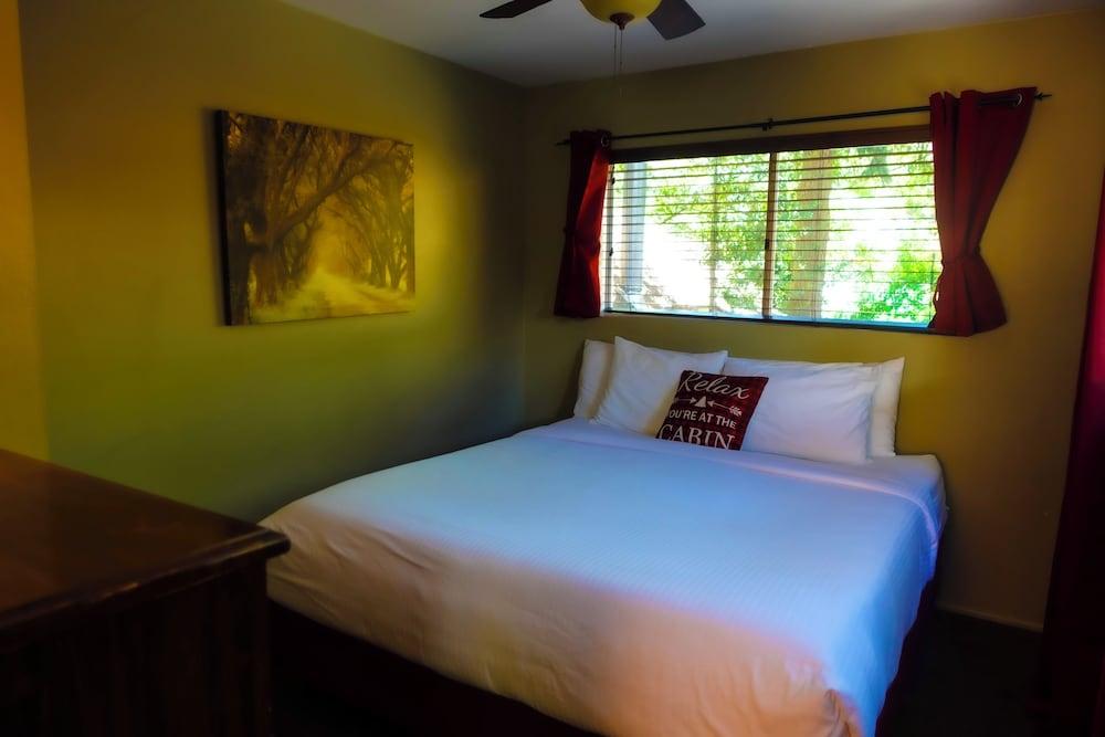 Sleepy Hollow Cabins and Hotel photo 100