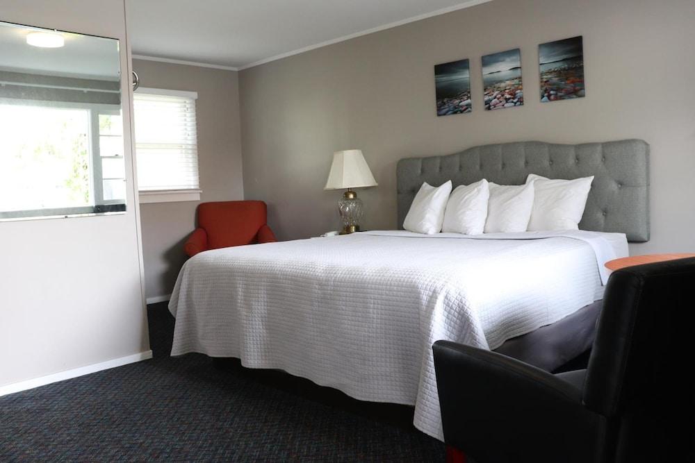 Admiral Motel photo 19