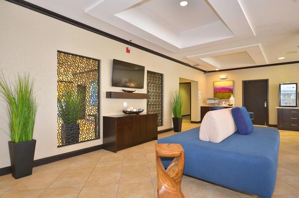 Holiday Inn Express & Suites Farmington by IHG photo 24