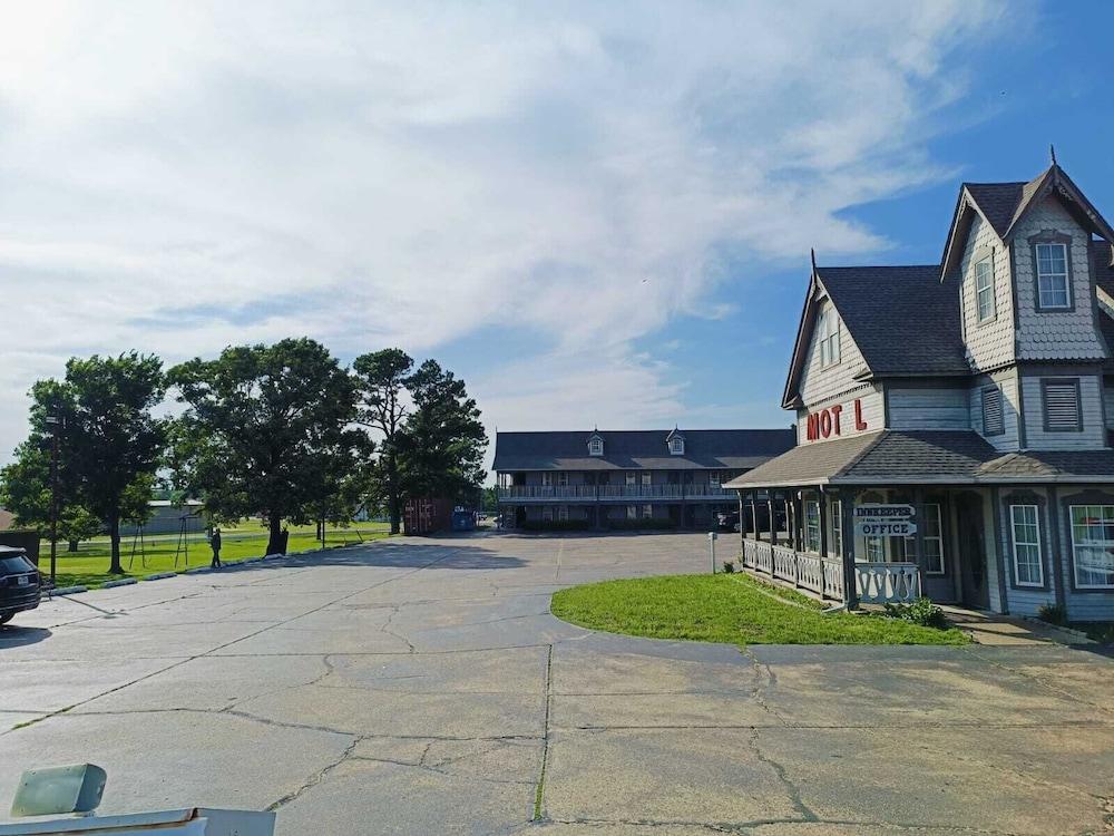 Victorian Inn photo 25