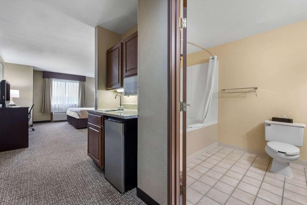 Quality Inn & Suites Lebanon I-65 photo 32