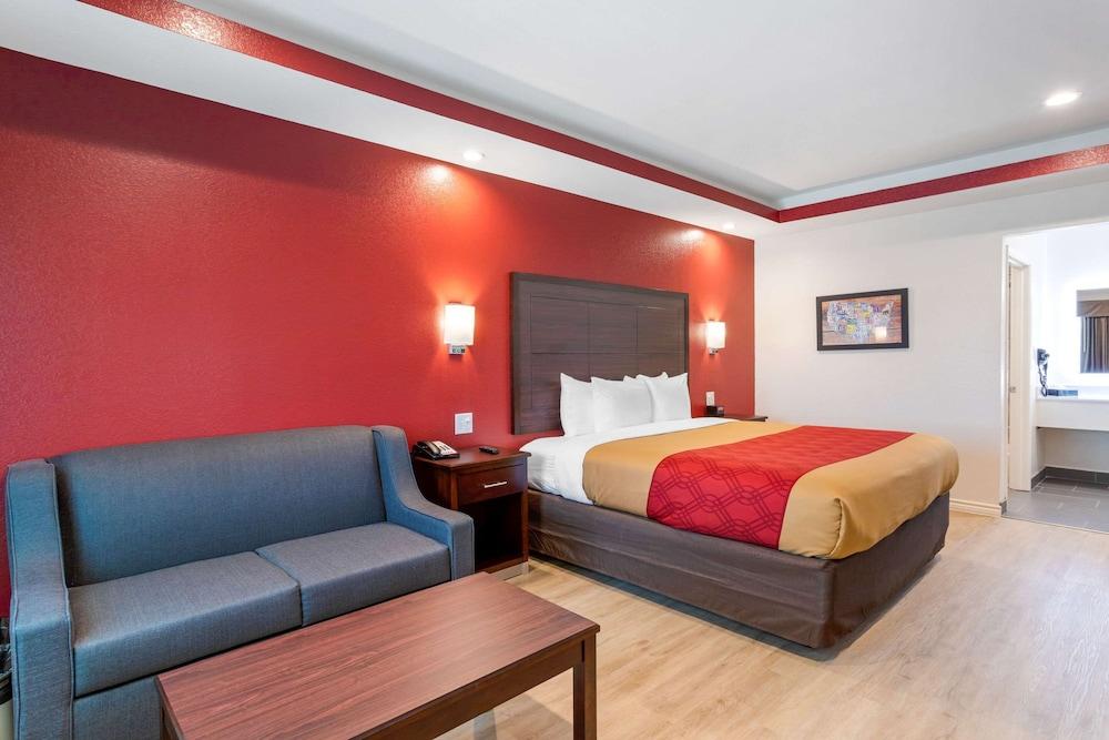 Econo Lodge Houston Northwest - Cypress photo 15