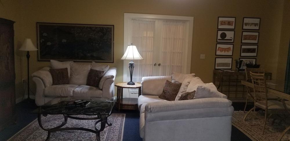 Downtown Guest Quarters Hotel photo 38