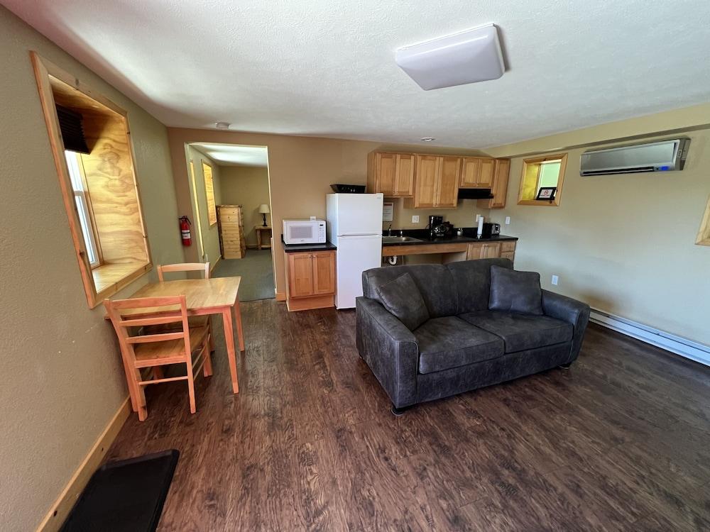 Tahquamenon Suites Lodging photo 22