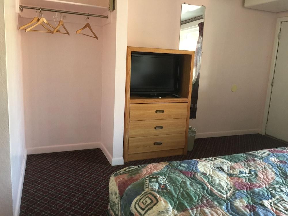 Mark Twain Motor Inn photo 12