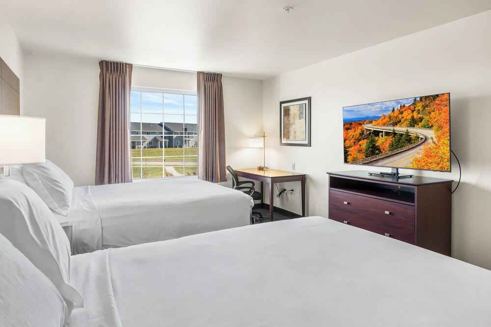 Cobblestone Hotel & Suites - Eaton photo 4