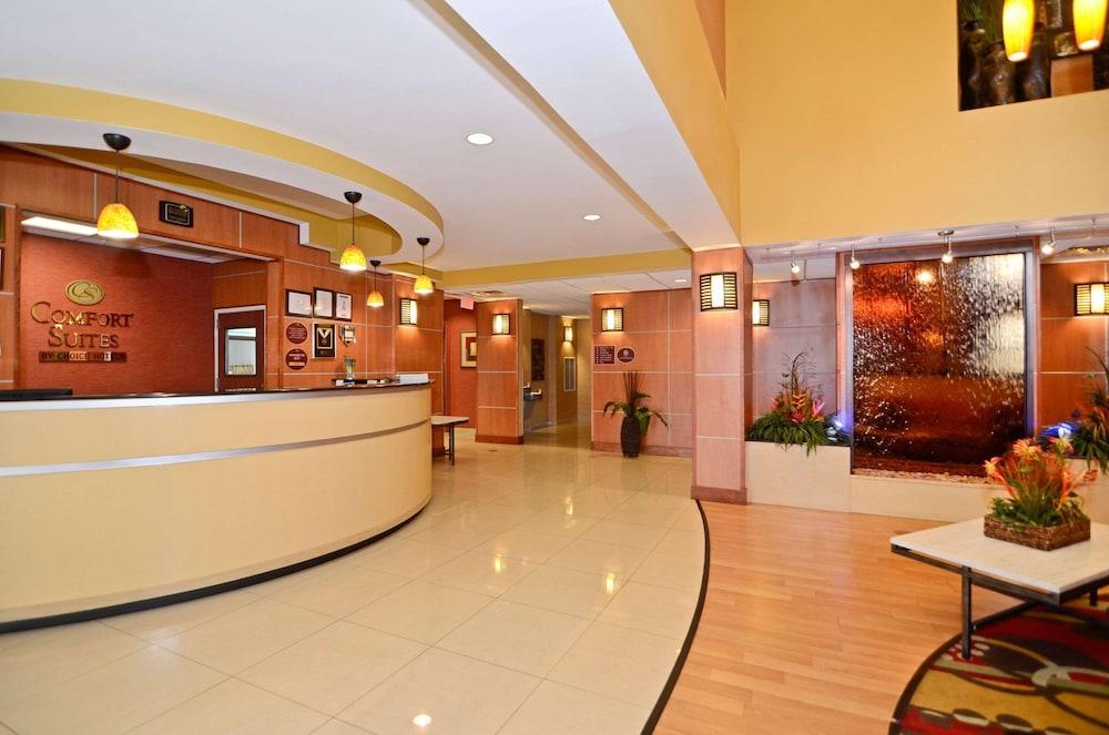 Comfort Suites photo 18