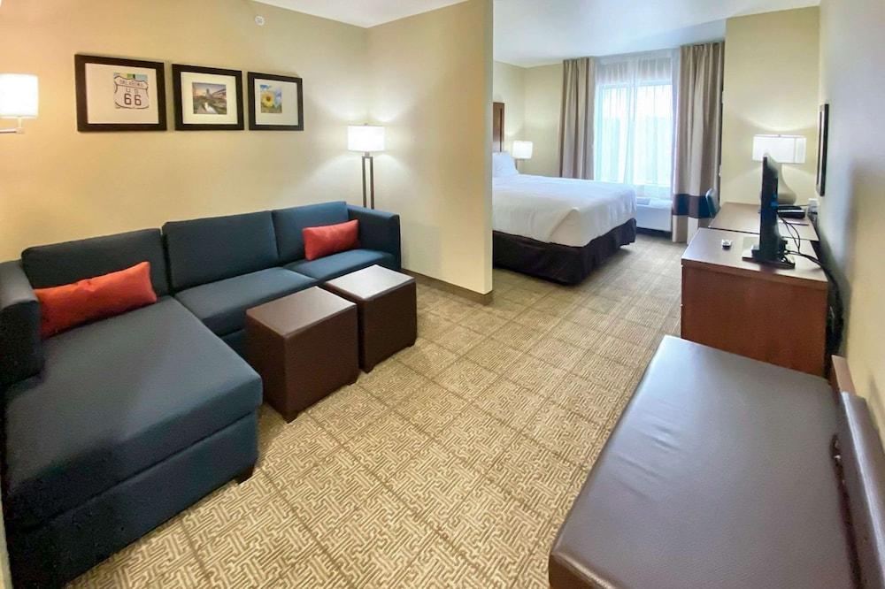 Comfort Inn & Suites Harrah photo 11