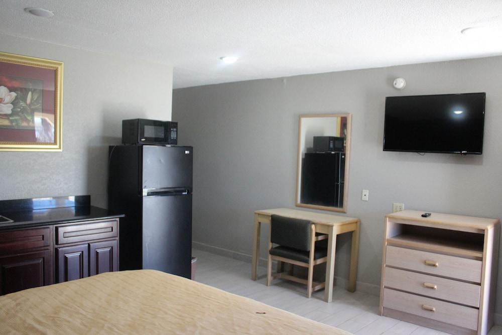 Village Inn Cotulla photo 19