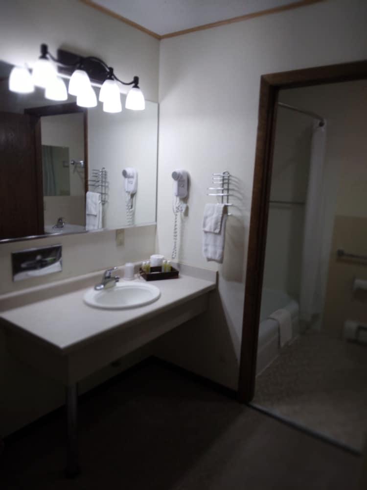 Northwoods Motels photo 8