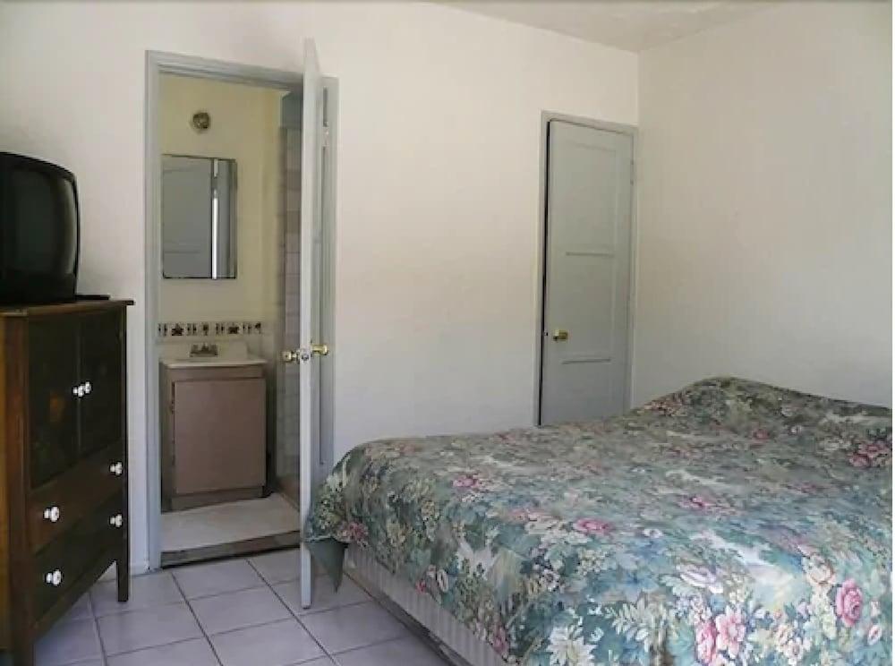 Pavilions Motel photo 2
