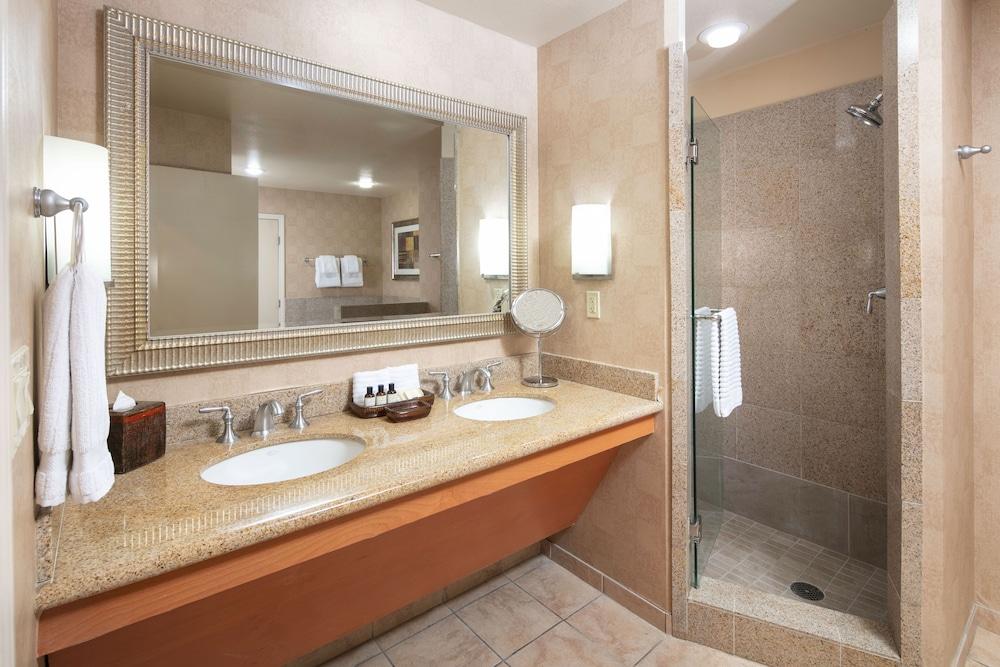 The Platinum Hotel photo 36