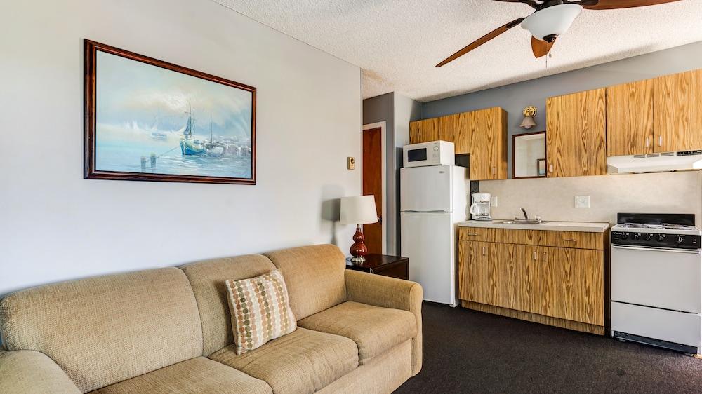 Montauk Oceanside Suites photo 38