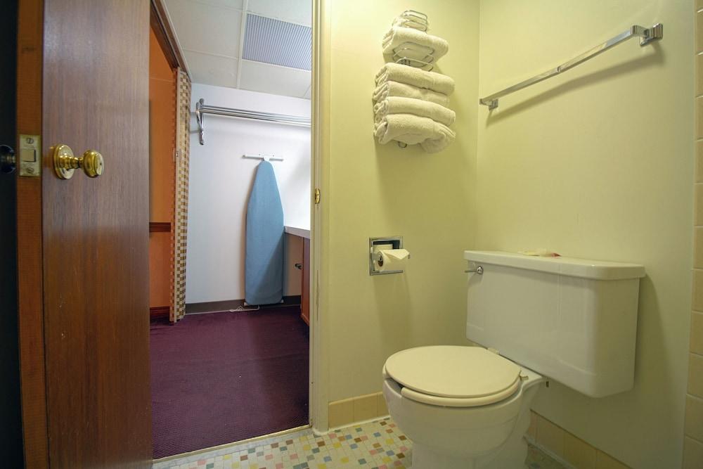 HomeTown Inn by OYO - Liberal, KS photo 5