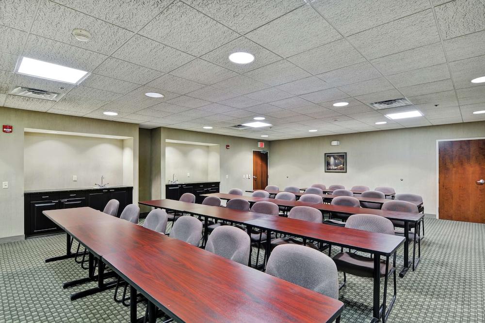 Hampton Inn Bloomsburg photo 36