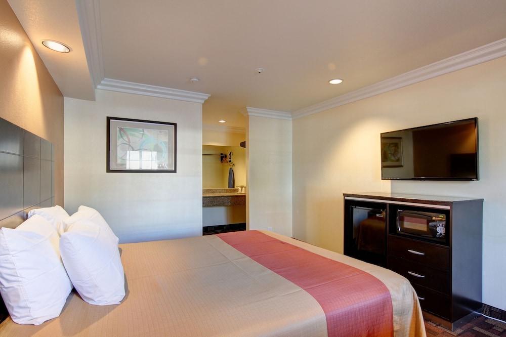 Ontario Inn & Suites photo 33